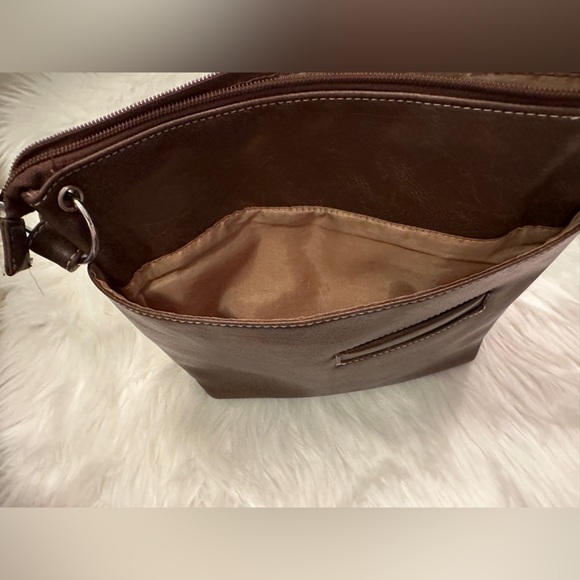 No big name but super cute crossbody - Picture 3 of 7